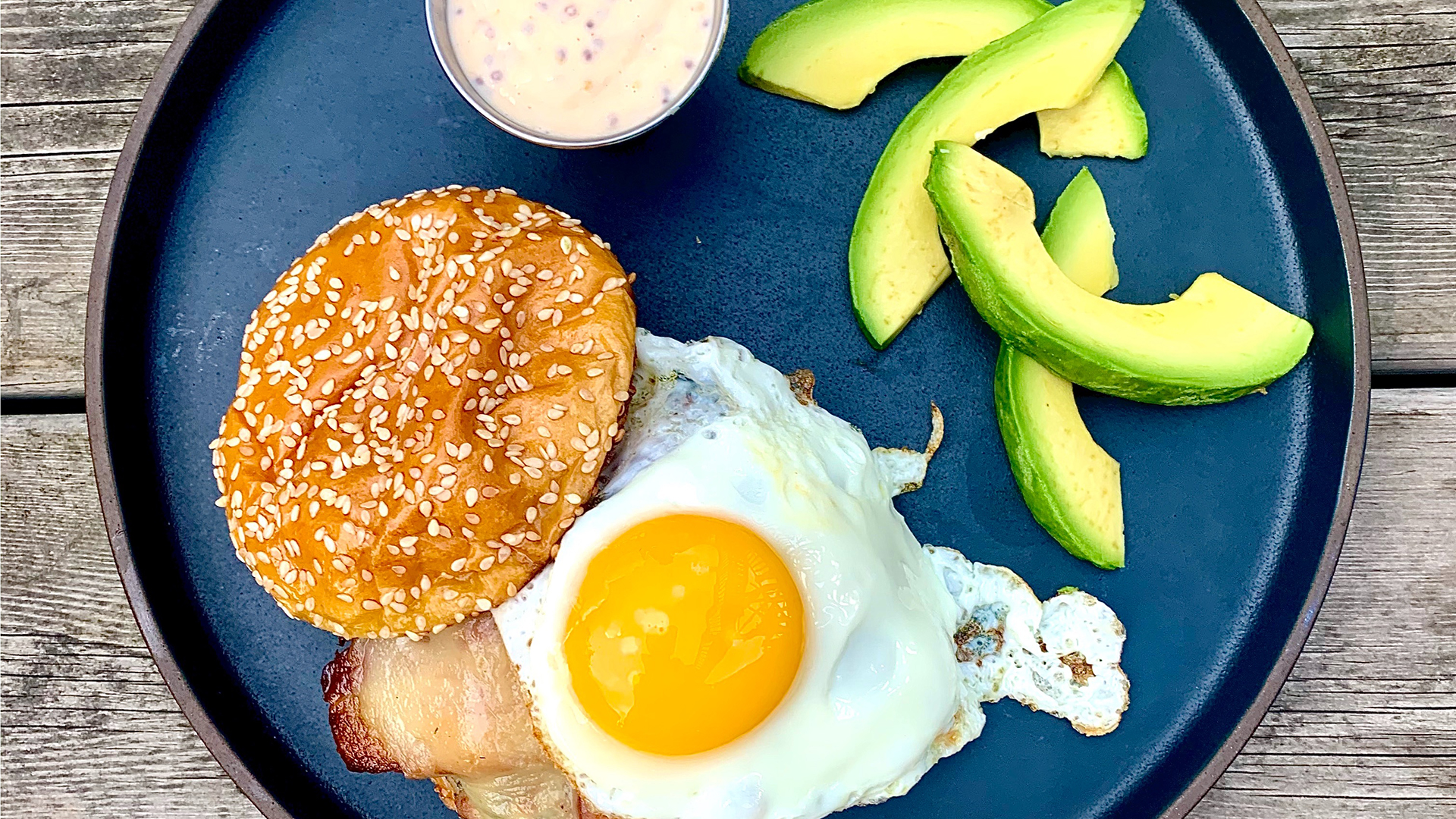 Breakfast burgers with maple mayo